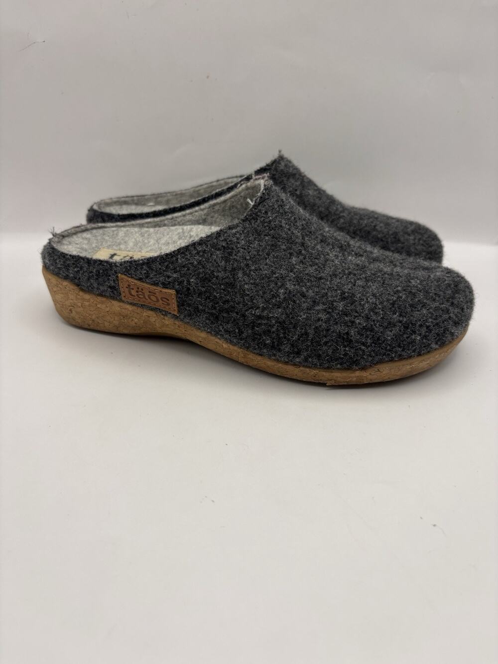 Taos Woollery Gray Clog Slippers Size 37 6-6.5